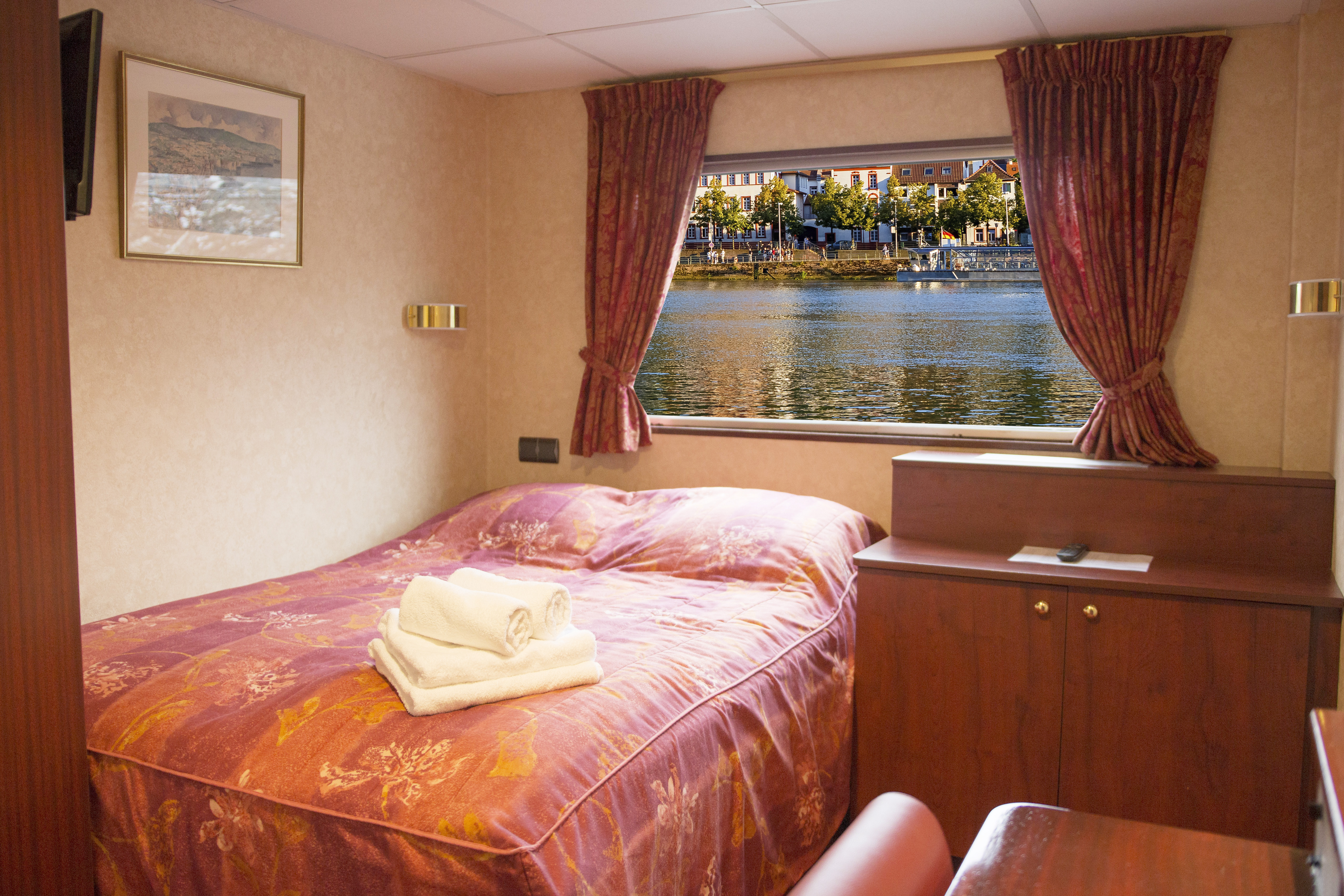 CroisiEurope MS Mona Lisa Cabin 6.jpg